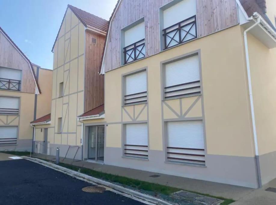 Le Saint Val 004, Appart. Neuf, Jardin, Parking Экстерьер фото